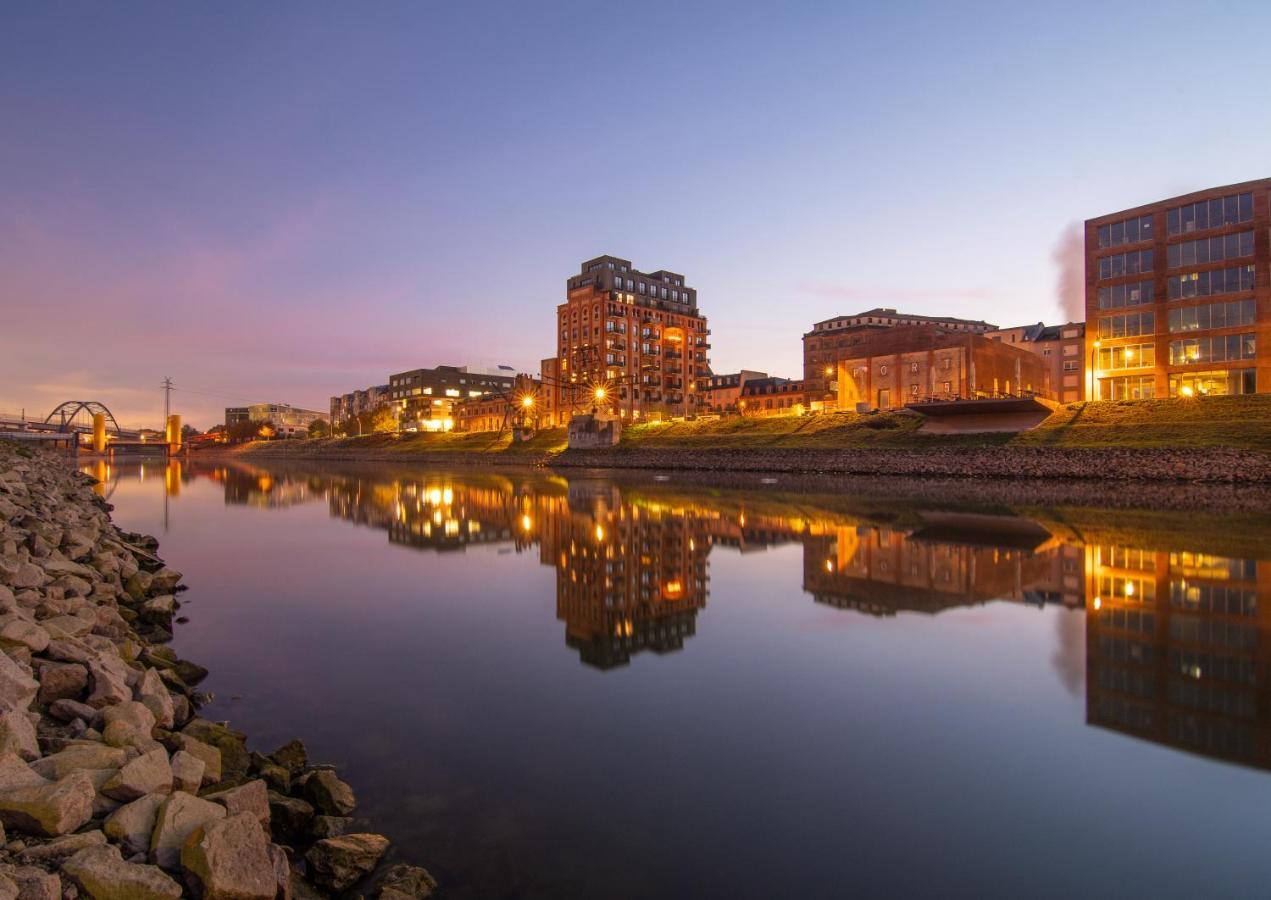 Hostel MHG Exterior foto The River Lagan at dusk