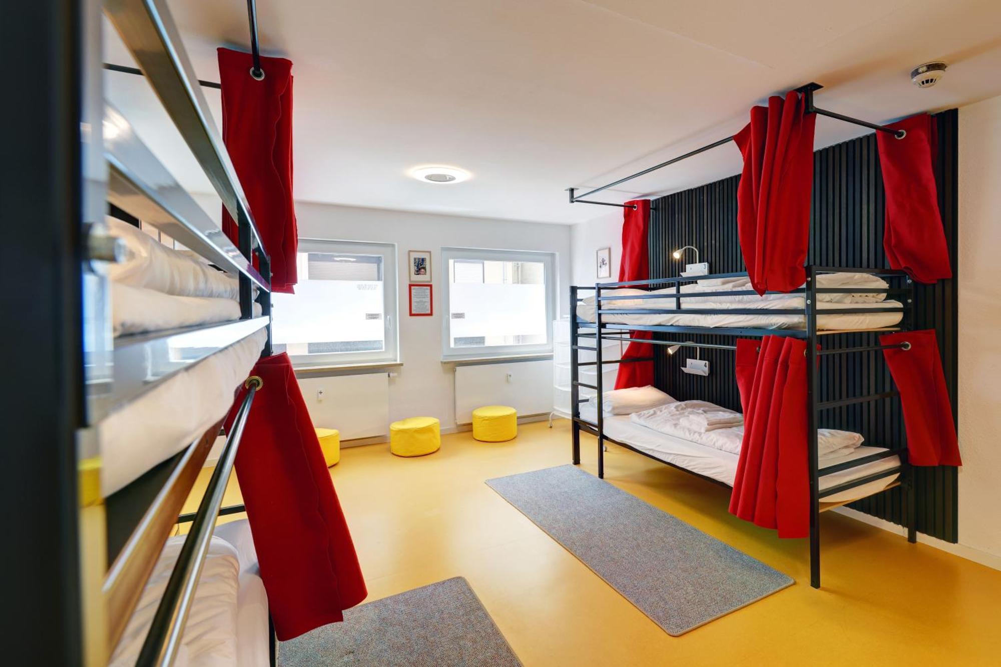 Hostel MHG Exterior foto A typical hostel room